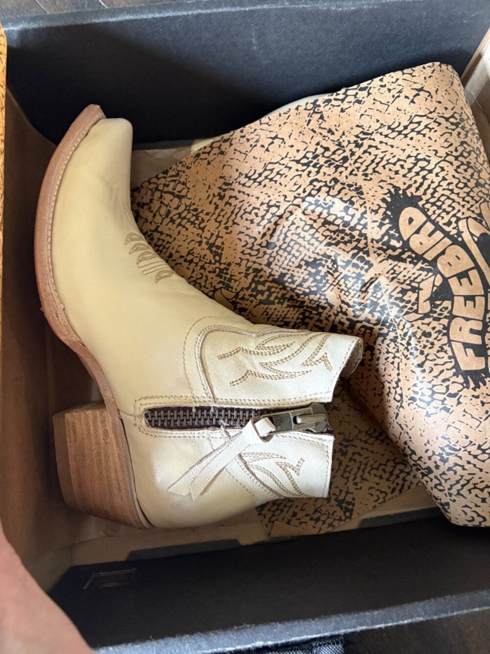 NEW Freebird Wolfie, Beige 8 - Picture 5 of 14